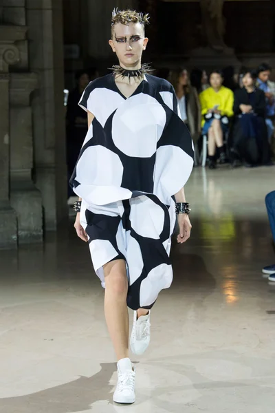 Look 3